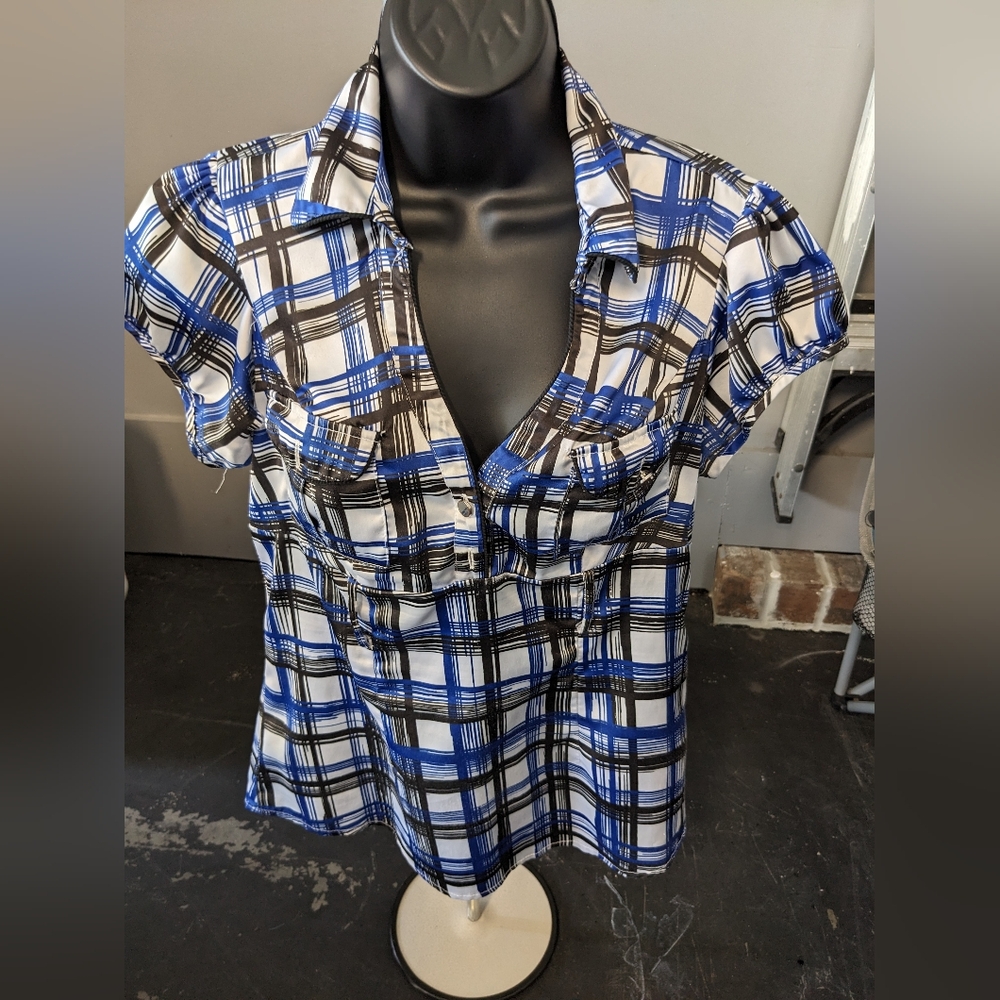 Women's Small Blue, Black, & White Heart Soul Shirt